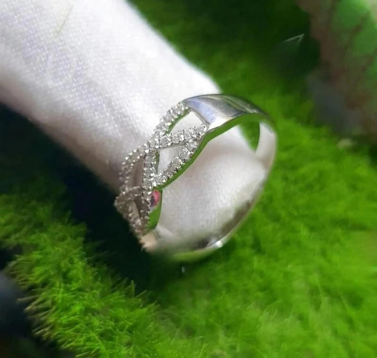 1.50Ct Round Cut Simulated Diamond Wedding Engagement Criss Cross Band Women's Engagement Ring 14K White Gold Plated 925 Silver