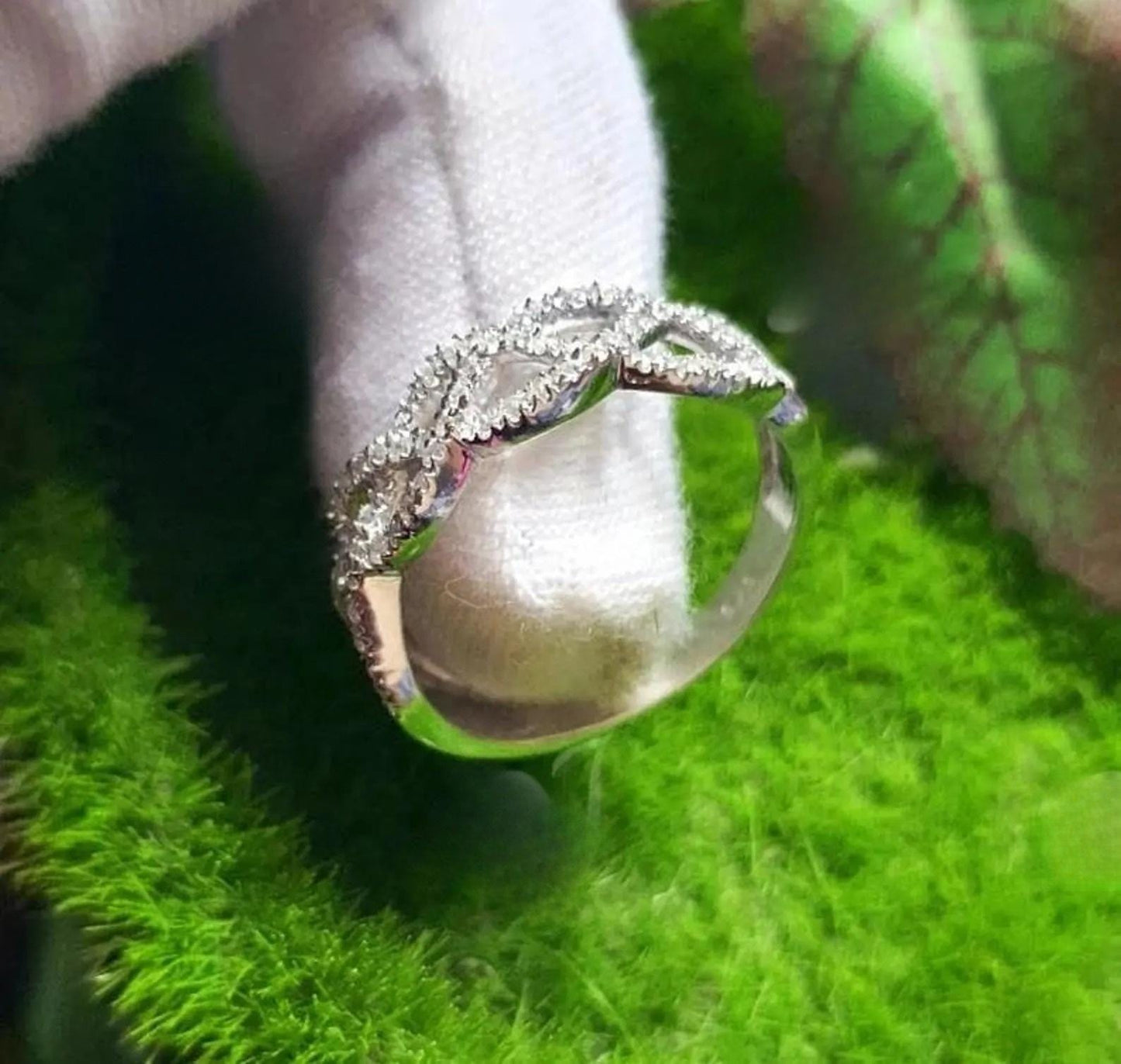 1.50Ct Round Cut Simulated Diamond Wedding Engagement Criss Cross Band Women's Engagement Ring 14K White Gold Plated 925 Silver