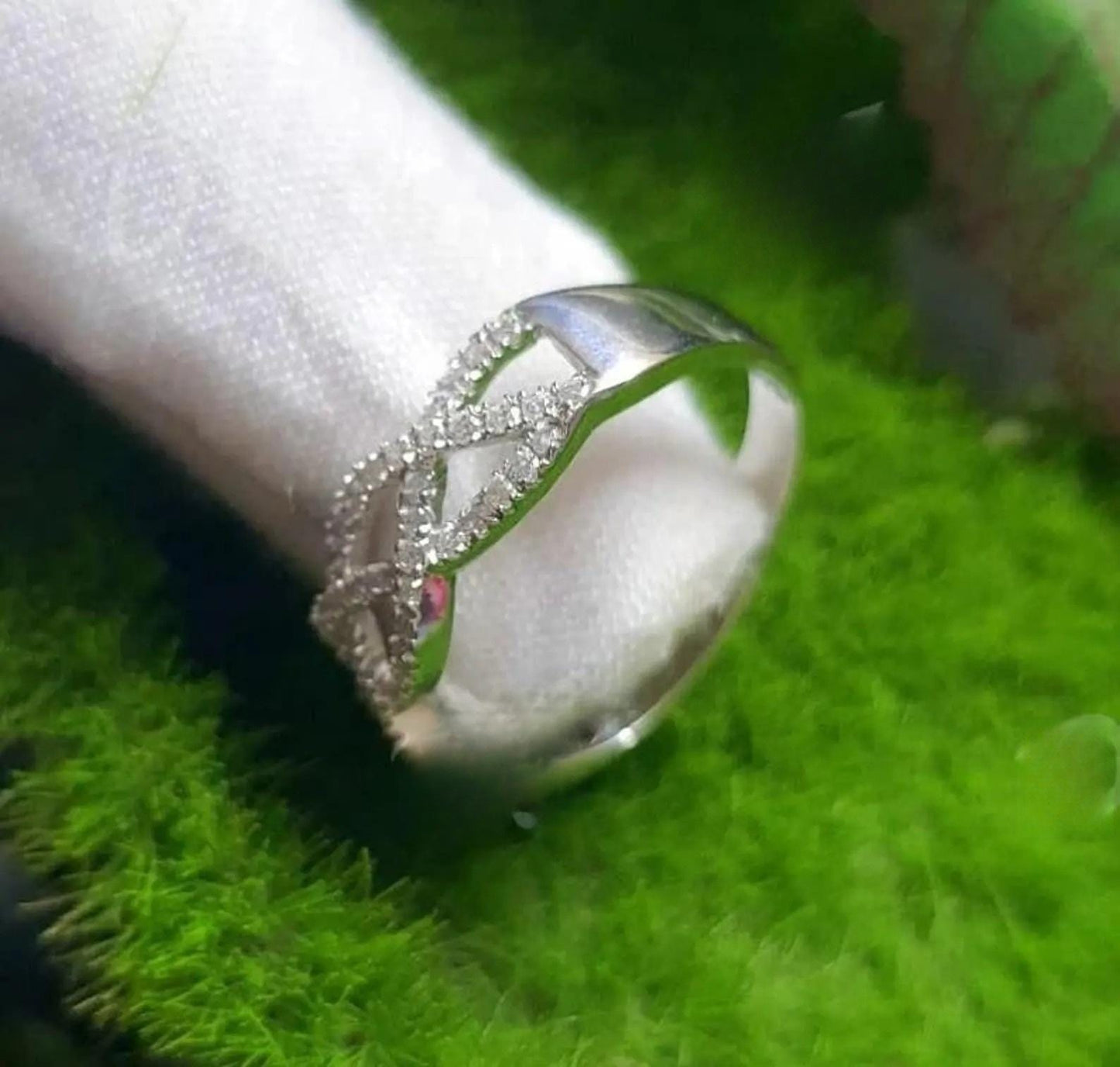 1.50Ct Round Cut Simulated Diamond Wedding Engagement Criss Cross Band Women's Engagement Ring 14K White Gold Plated 925 Silver