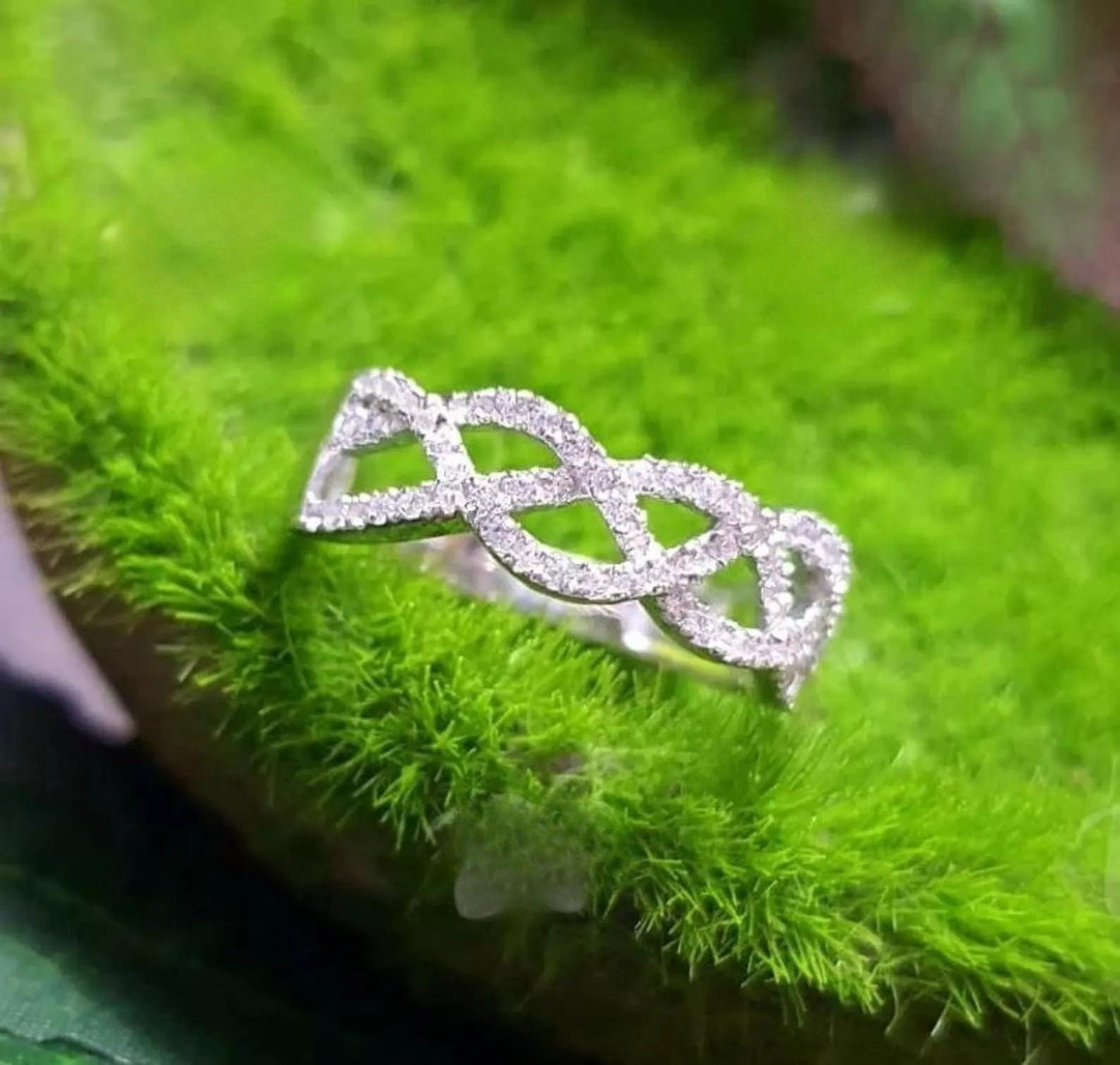 1.50Ct Round Cut Simulated Diamond Wedding Engagement Criss Cross Band Women's Engagement Ring 14K White Gold Plated 925 Silver