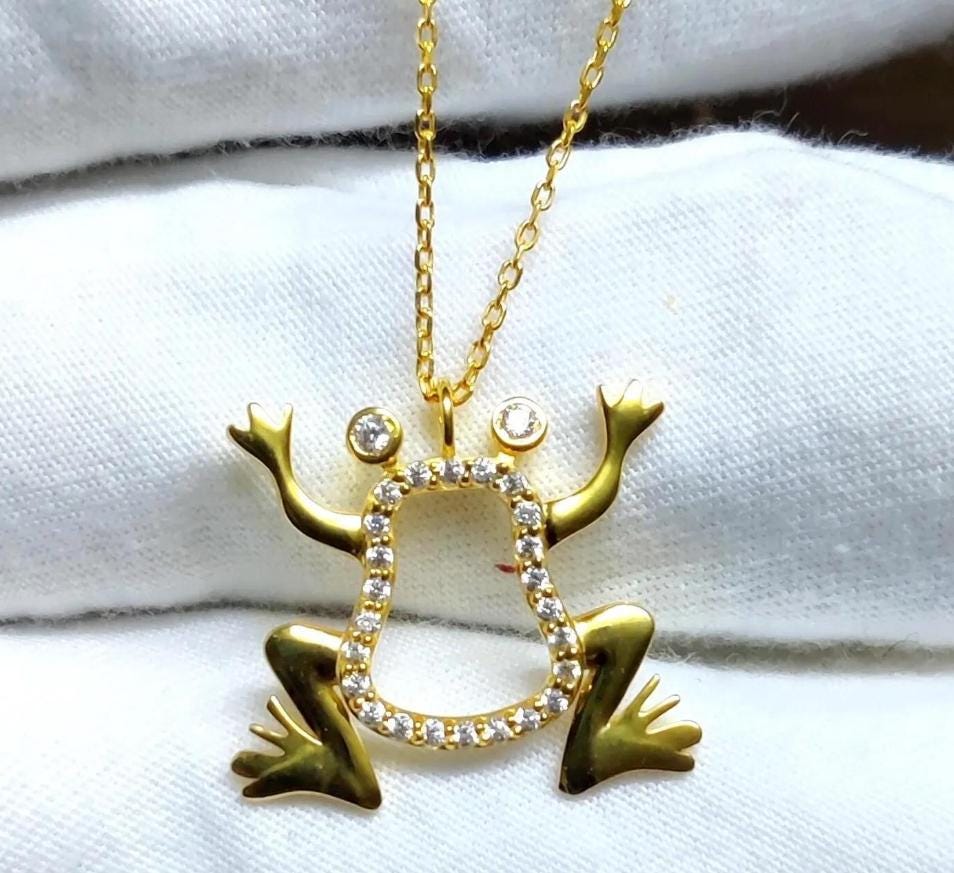 1.00Ct Round Simulated White Topaz Diamond Jumping Frog Pendant 14K Yellow Gold Plated Free Chain 18" 925 Silver